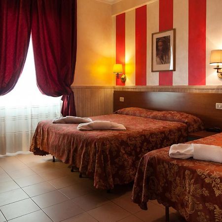 Hotel Pyramid Róma Szoba fotó
