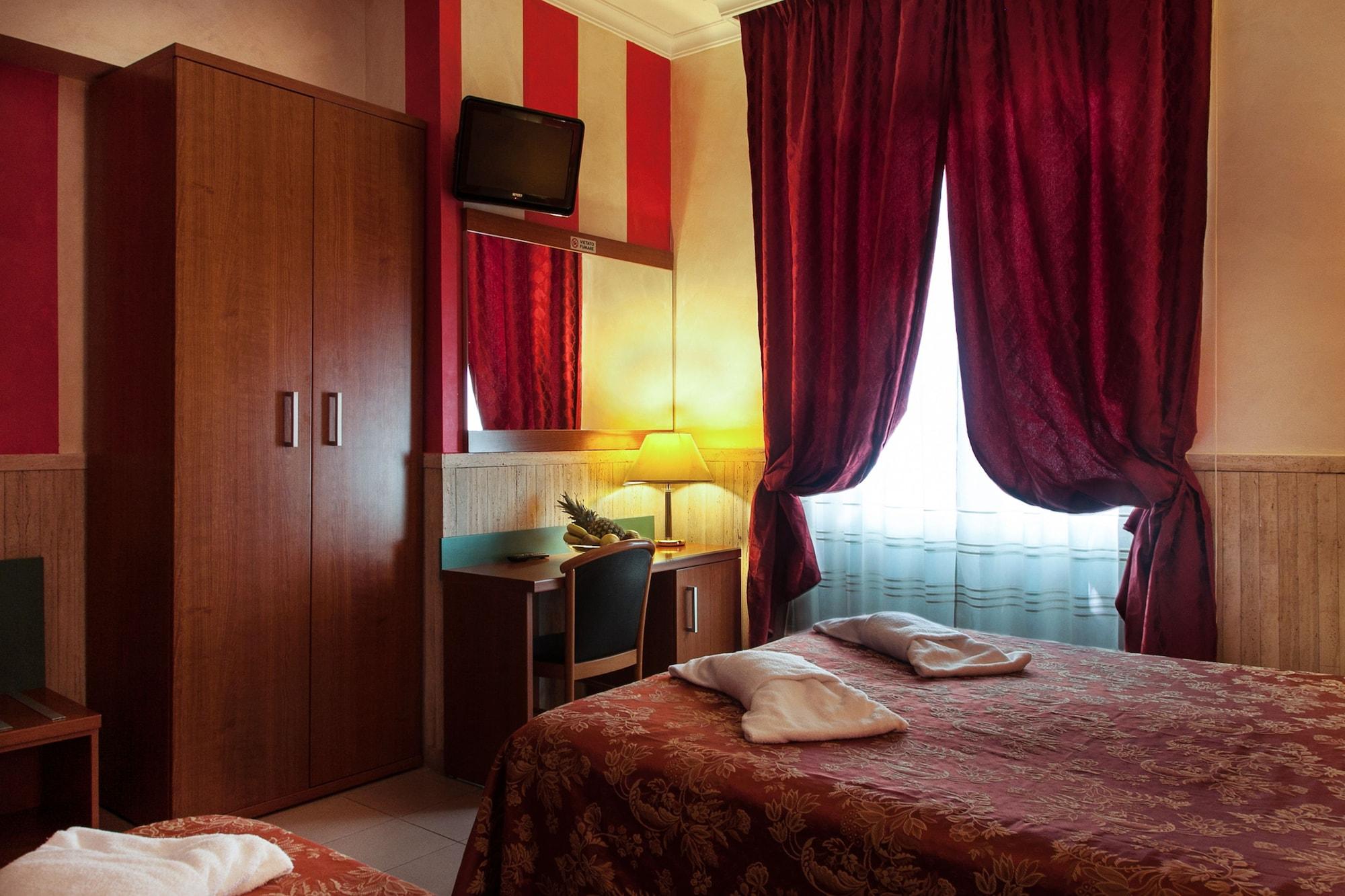 Hotel Pyramid Róma Kültér fotó