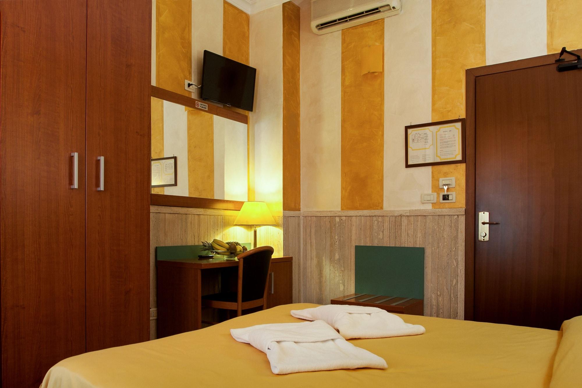 Hotel Pyramid Róma Kültér fotó