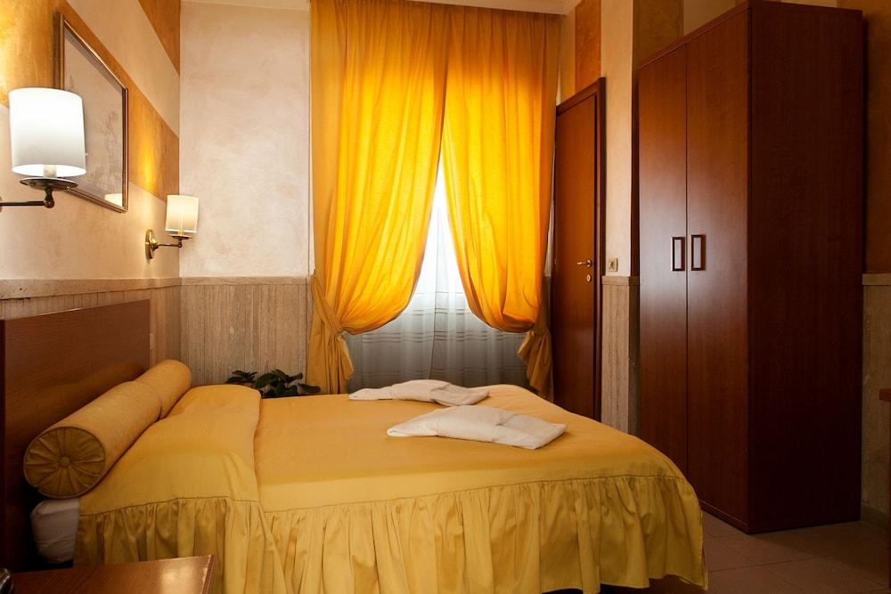 Hotel Pyramid Róma Kültér fotó