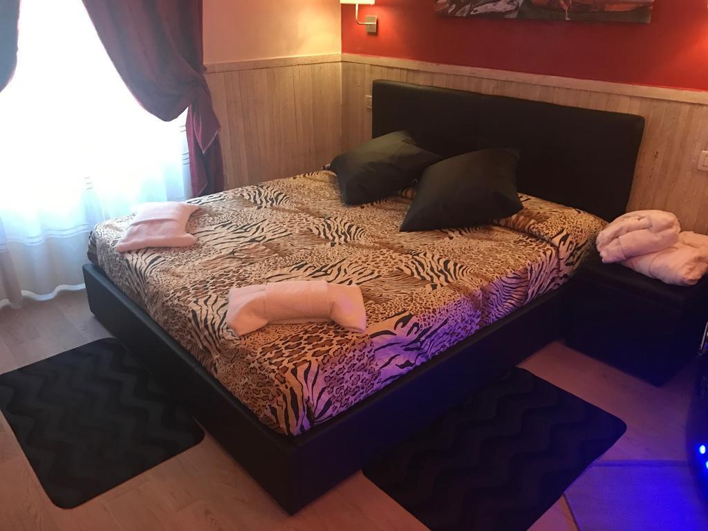 Hotel Pyramid Róma Kültér fotó
