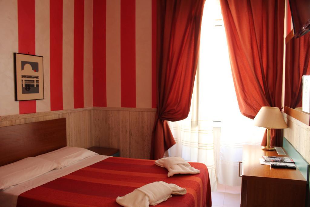 Hotel Pyramid Róma Kültér fotó