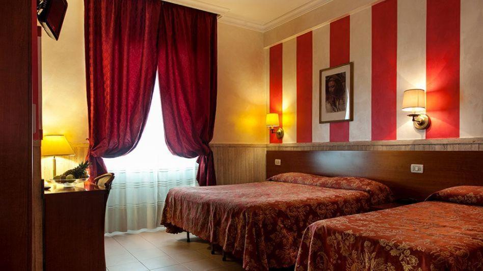 Hotel Pyramid Róma Kültér fotó